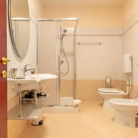 Edy Hotel 3*